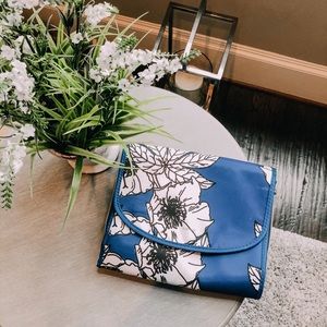 TRINA MAKEUP/TOILETRY BAG FLORAL BLUE AND WHITE